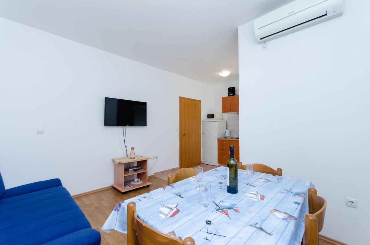 Apartments Alex Lopar Bagian luar foto