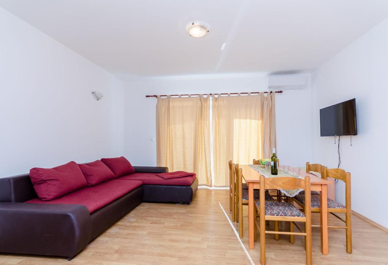 Apartments Alex Lopar Bagian luar foto