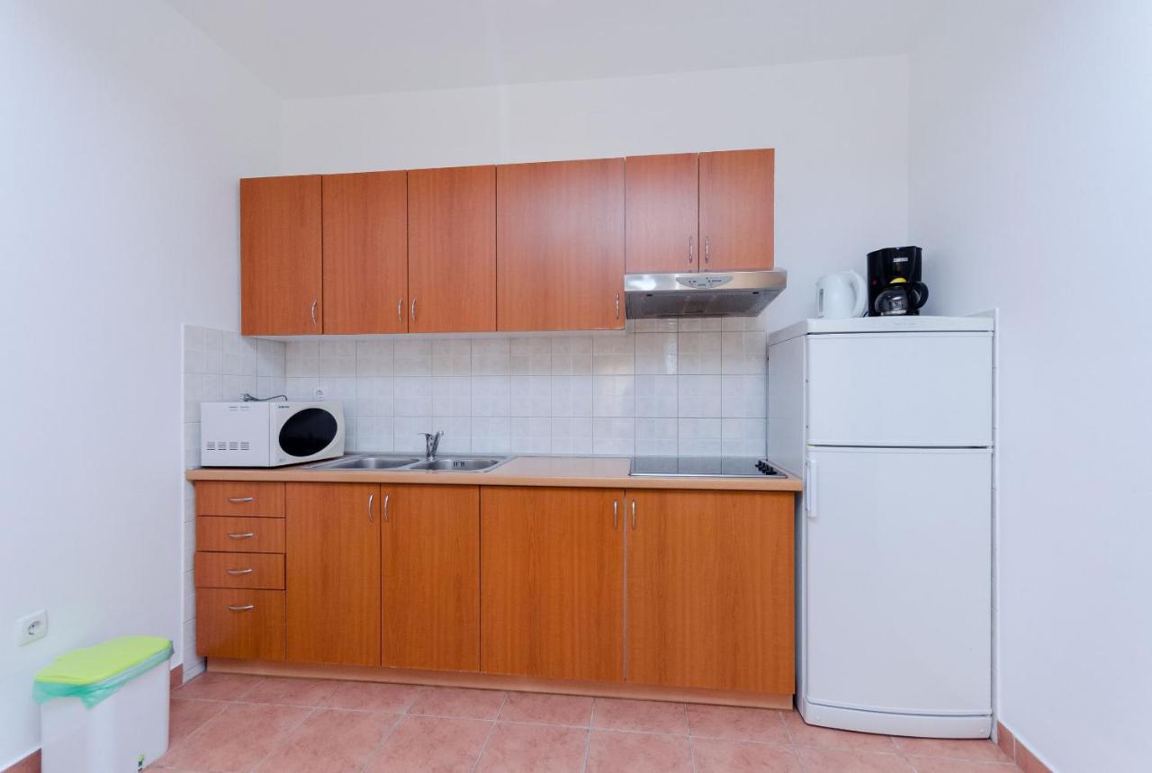 Apartments Alex Lopar Bagian luar foto