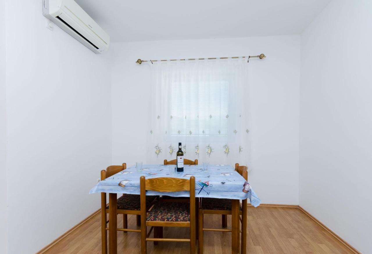 Apartments Alex Lopar Bagian luar foto