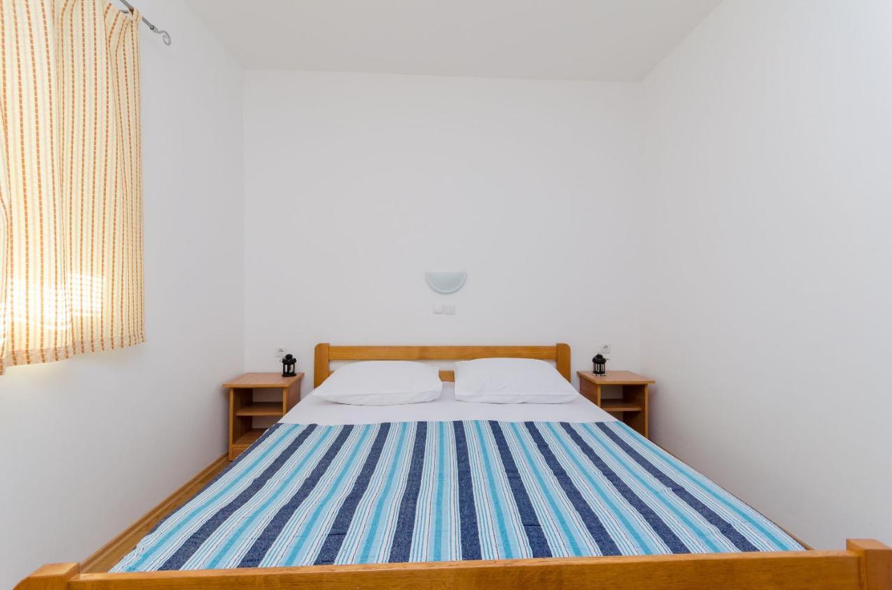Apartments Alex Lopar Bagian luar foto